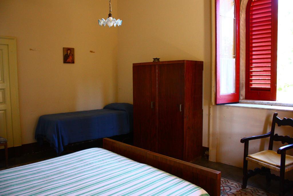 B&B Sotto I Pini Zafferana Etnea Exteriör bild