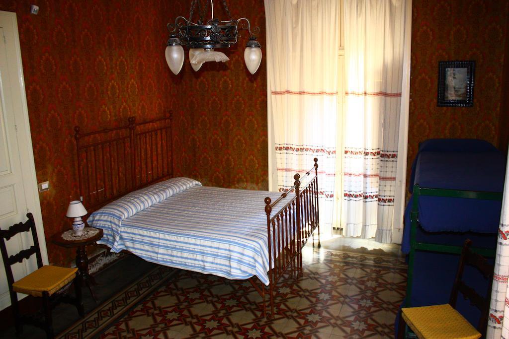 B&B Sotto I Pini Zafferana Etnea Rum bild